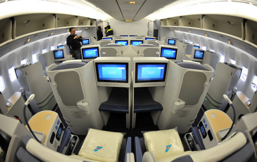 南航首架777-300ER正式投入商业运营2