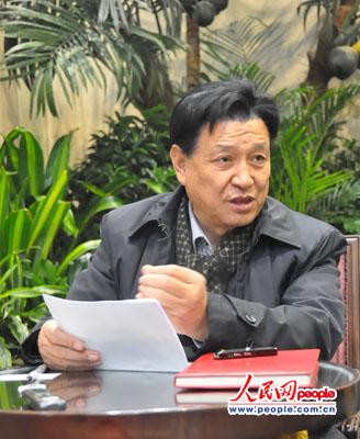 图为韩兴旺委员在接受记者采访 人民网记者耿聪 摄