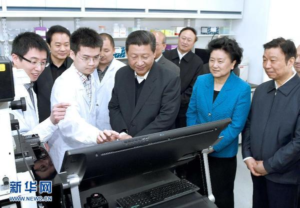 习近平在北京大学考察8