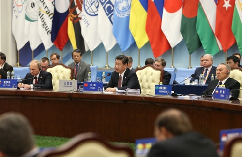 中国国家主席习近平主持会议并发表题为《积极树立亚洲安全观 共创安全合作新局面》的主旨讲话。