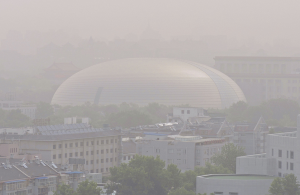北京遭遇浮尘天气2