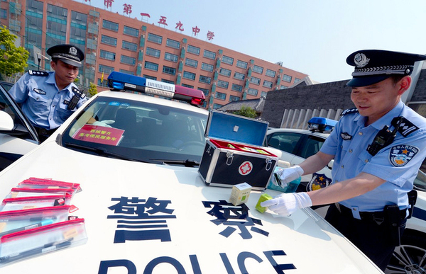 北京警方高考服务车-考生可随时招停-4