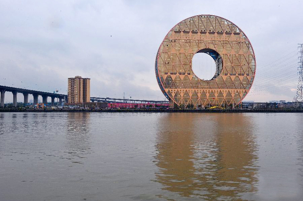 广州圆大厦被吐槽为铜钱大厦2