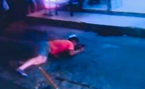 砧板从天而降-路人不幸被砸死3