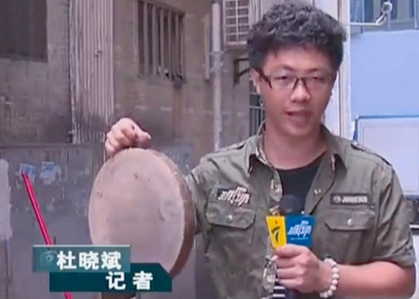 砧板从天而降-路人不幸被砸死2
