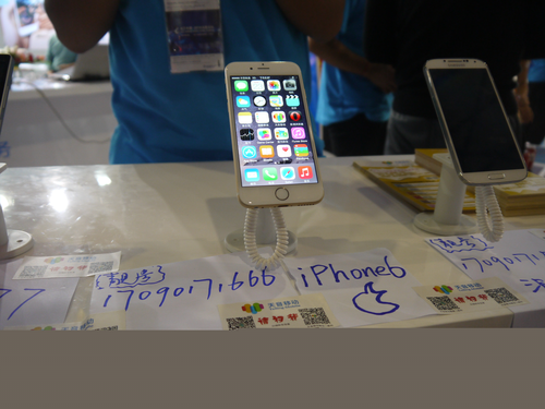 现场免费体验iPhone 6