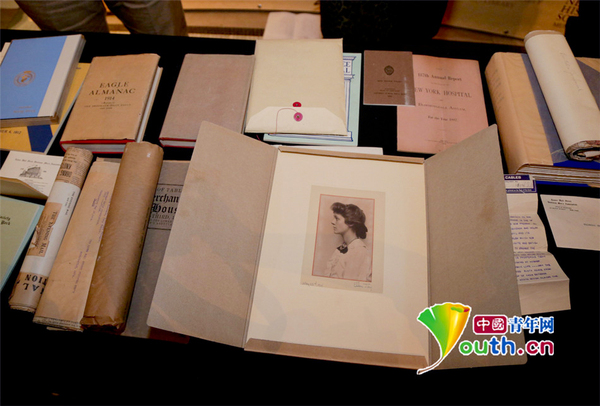 “百年时间胶囊”在纽约启封-3