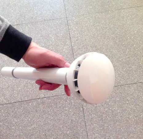 南京设计者发明“空气雨伞”-只有伞柄靠气流挡雨2