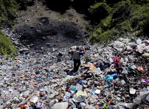 墨西哥毒贩联手市长杀死43名失踪大学生-焚尸15小时4
