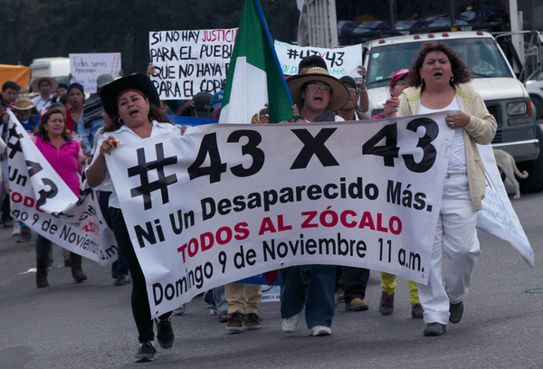 墨西哥毒贩联手市长杀死43名失踪大学生-焚尸15小时3