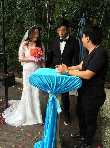 90后女孩办分手典礼