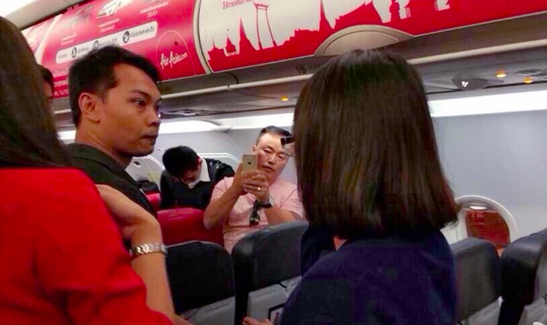 中国游客侮辱空姐-致航班返程曼谷6