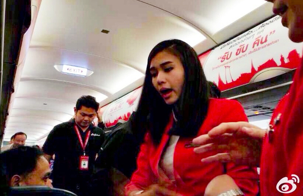 中国游客侮辱空姐-致航班返程曼谷5