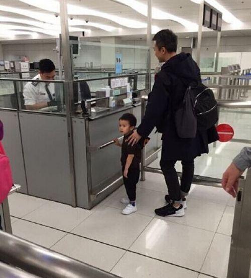 俩娃脸上肉嘟嘟