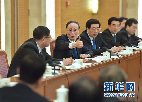 3月5日，中共中央政治局常委、中央纪委书记王岐山参加十二届全国人大三次会议北京代表团的审议。 新华社记者 李涛 摄
