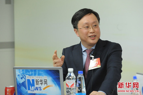 2015年3月7日，第十二届全国人大代表，四川省交通运输厅厅长彭琳做客新华会客厅。图为彭琳回答主持人提问。新华网 贾振 摄