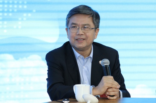 全国人大代表、南开大学校长龚克做客“两会大家谈”。 李延兵 摄