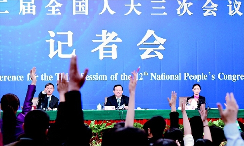 3月11日，十二届全国人大三次会议新闻中心举行记者会，邀请科技部部长万钢就“科技改革与发展”回答中外记者提问。    新华社发