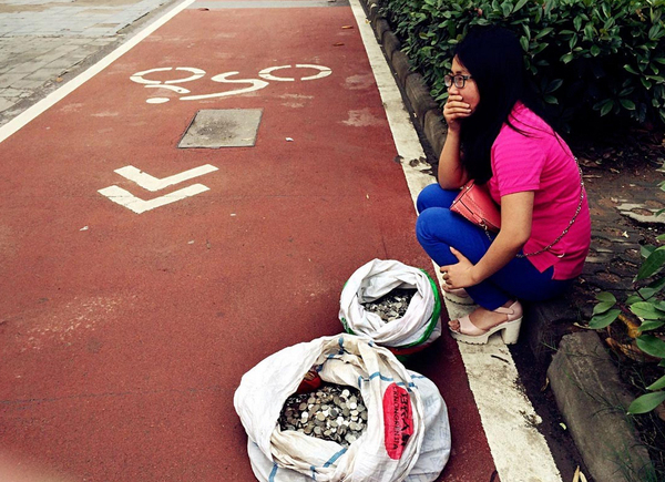 女子兑换百斤硬币跑六银行遭拒-叹银行嫌贫爱富2