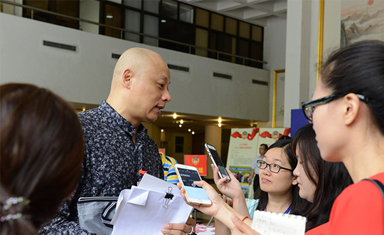 快讯：深圳市政协六届一次会议即将召开 委员们开始报到
