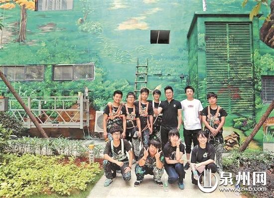 蔡照珑(后排右三)和团队成员 (蔡照珑 供图) 蔡照珑(后排右三)和团队成员 (蔡照珑 供图)