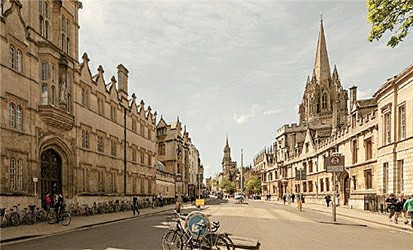 如今的牛津高街，与画中两百多年前的面貌相差无几