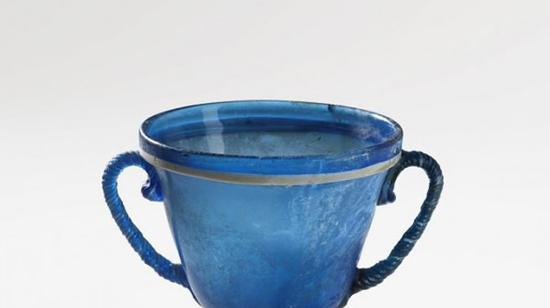 被撞坠地破裂的2000年古瓷器（《以色列时报》提供）