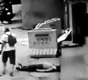 网传外教殴打南京六旬车主 警方已介入调查