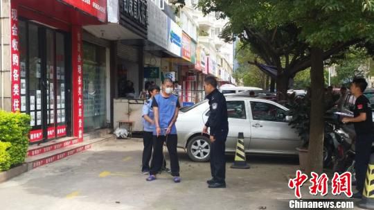 图为嫌犯指认现场。