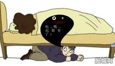 小偷屋主床下躲一夜刚钻出被逮 胆大小偷还是个“回头客”