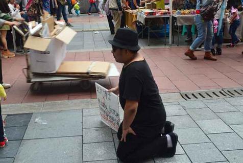 北大博士卖磕头百元一次4