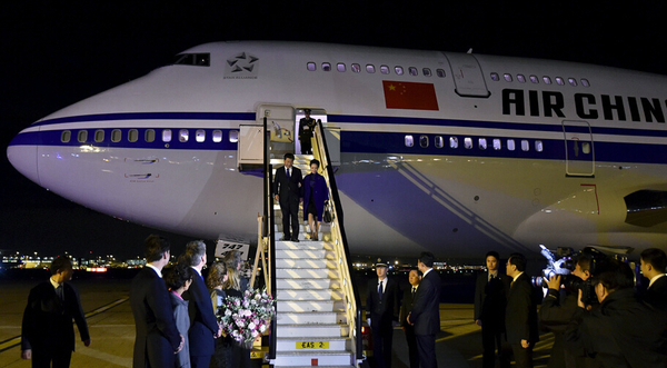 习近平抵达伦敦希思罗机场画面3