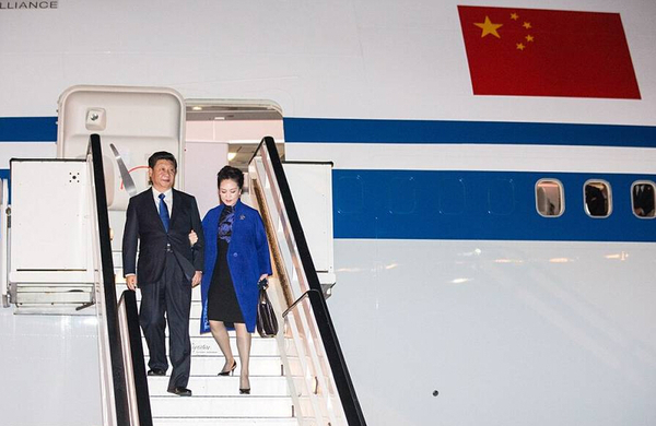 习近平抵达伦敦希思罗机场画面6
