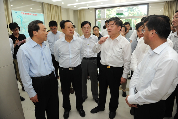 考察江都水利枢纽工程