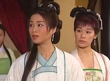 　明星演员也其实就是一份职业，据悉做演员时月薪仅1.8万元，续约时加薪也只有300元。最终她在演完《法证先锋3》之后再次退出娱乐圈。