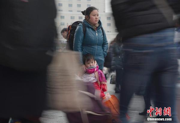春运临近 乘客避峰返乡4