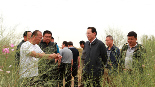 2郭启俊副主席（前右一）带领调研组就农村土地流转运营情况赴鄂尔多斯市考察调研_副本