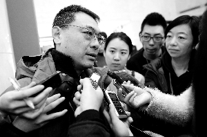 市政协委员陈小兵认为发展公共交通才是根本。首席摄影记者 蔡代征/摄