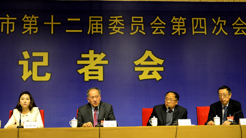 出席记者会的四位委员
