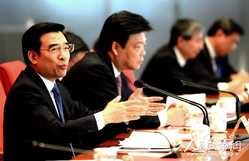 北京市市长王安顺在座谈会现场作答