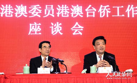 市委副书记、市长王安顺，市政协主席吉林出席座谈会