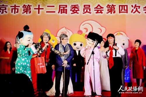 委员们群演的《婚礼进行曲》在欢快的表演中结束了晚会