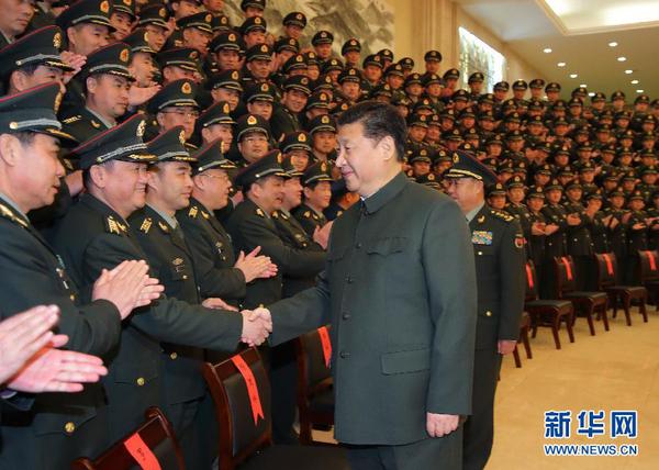 这是2月2日，习近平在南昌接见驻赣部队师以上领导干部和建制团单位主官，代表党中央和中央军委，向驻赣部队全体官兵致以诚挚问候，向全体解放军指战员、武警部队官兵、民兵预备役人员致以新春祝福。新华社记者李刚摄