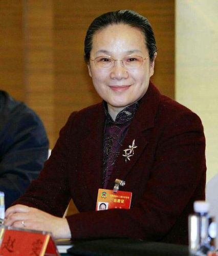 赵雯