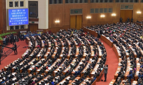 新华社照片，北京，2016年3月16日 
    十二届全国人大四次会议在北京闭幕 
    3月16日，第十二届全国人民代表大会第四次会议在北京人民大会堂举行闭幕会。    
    新华社记者 杨宗友 摄


