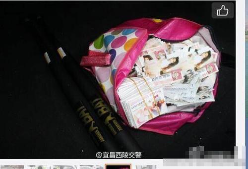 男子宾馆塞招嫖卡片遭制止 挥棍追打旅客(图)