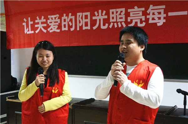 男女对唱《在我生命中的每一天》展现残疾朋友积极乐观的生活态度。
