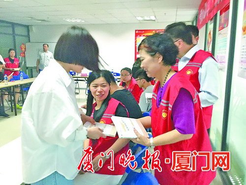 学子受赠书籍