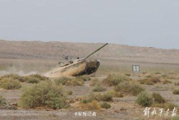 印度坦克边界集结  要与中国较高低？