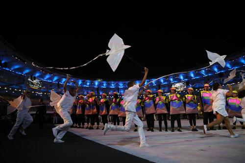 8月5日，第31届夏季奥林匹克运动会开幕式在巴西里约热内卢马拉卡纳体育场举行。 这是开幕式上的文艺表演。新华社记者 李明 摄